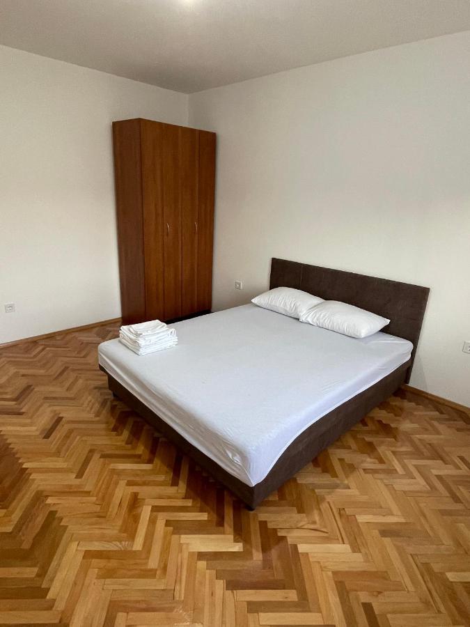 Entire Spacious Apartment With Free Parking Подгориця Екстер'єр фото